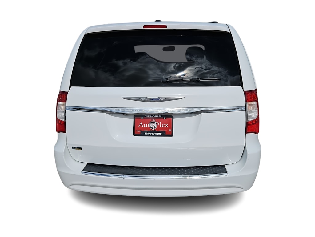 Thumbnail: 2016 Chrysler Town & Country - 5