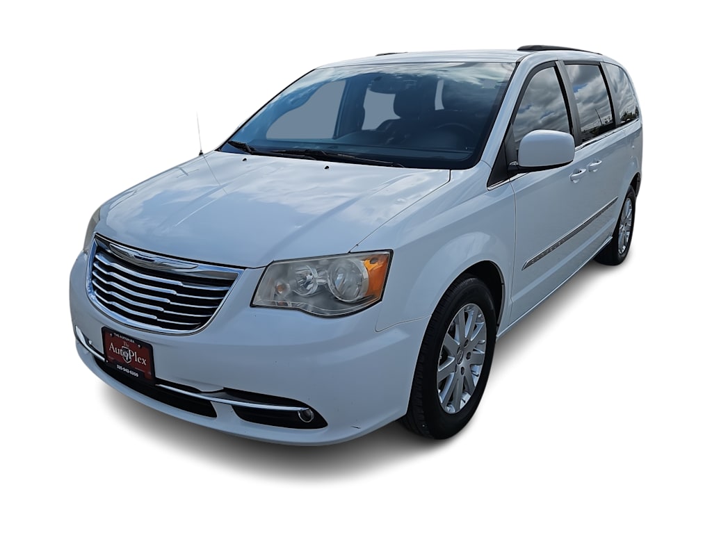 Thumbnail: 2016 Chrysler Town & Country - 16