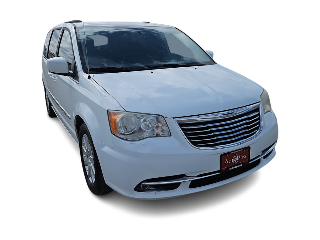 Thumbnail: 2016 Chrysler Town & Country - 15