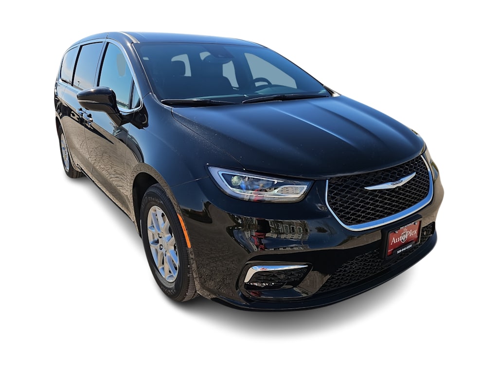 Thumbnail: 2026 Chrysler Pacifica - 17