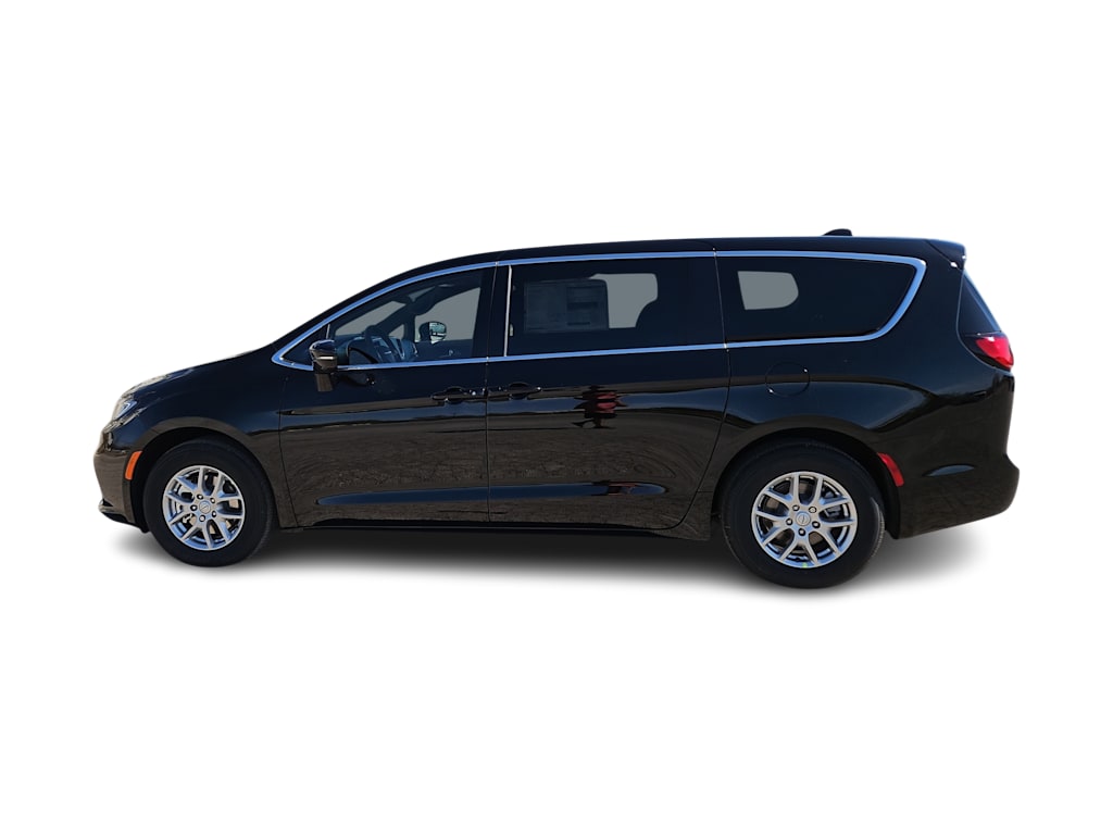 Thumbnail: 2026 Chrysler Pacifica - 3