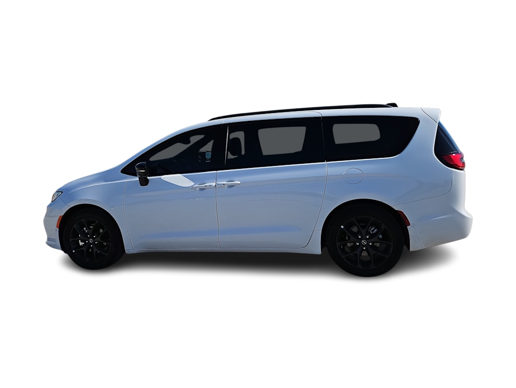 Thumbnail: 2026 Chrysler Pacifica - 3