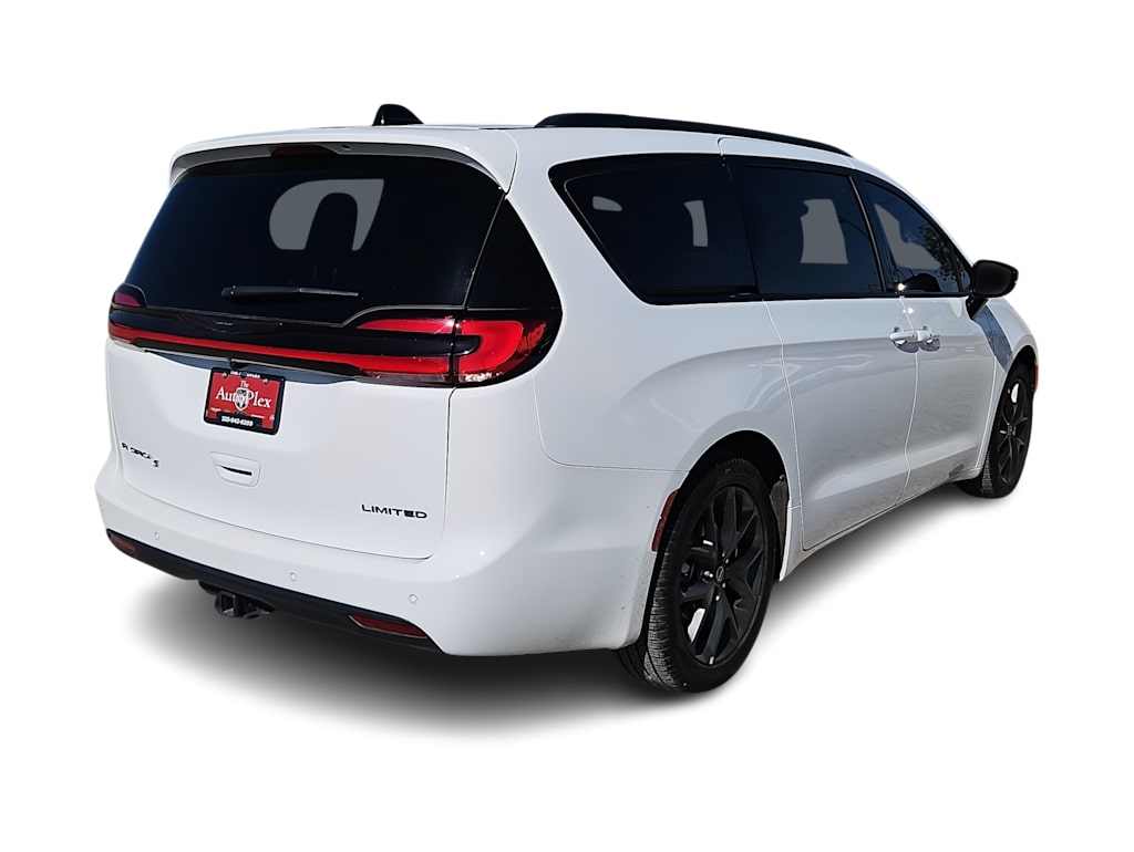 Thumbnail: 2026 Chrysler Pacifica - 18