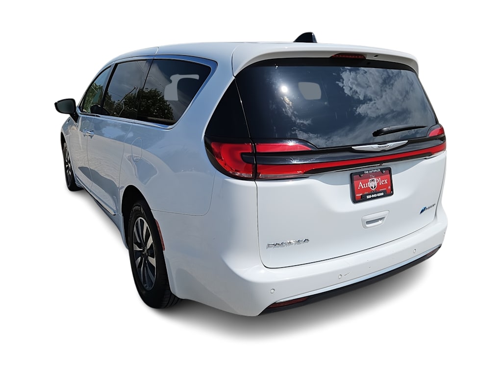 Thumbnail: 2023 Chrysler Pacifica - 4