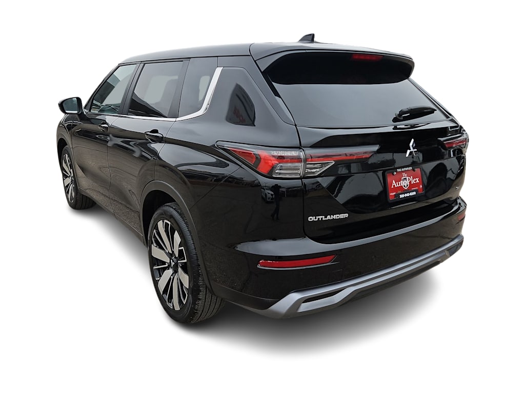 Thumbnail: 2025 Mitsubishi Outlander - 4