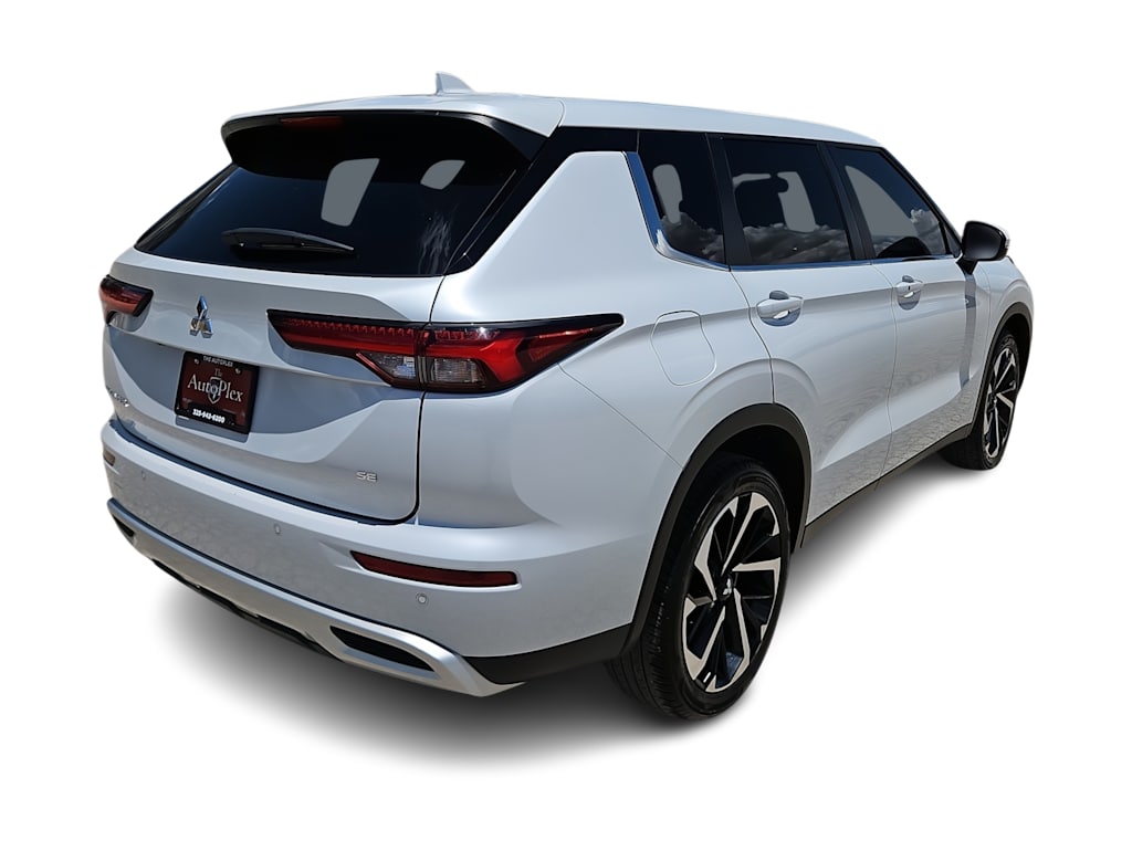 Thumbnail: 2024 Mitsubishi Outlander - 20