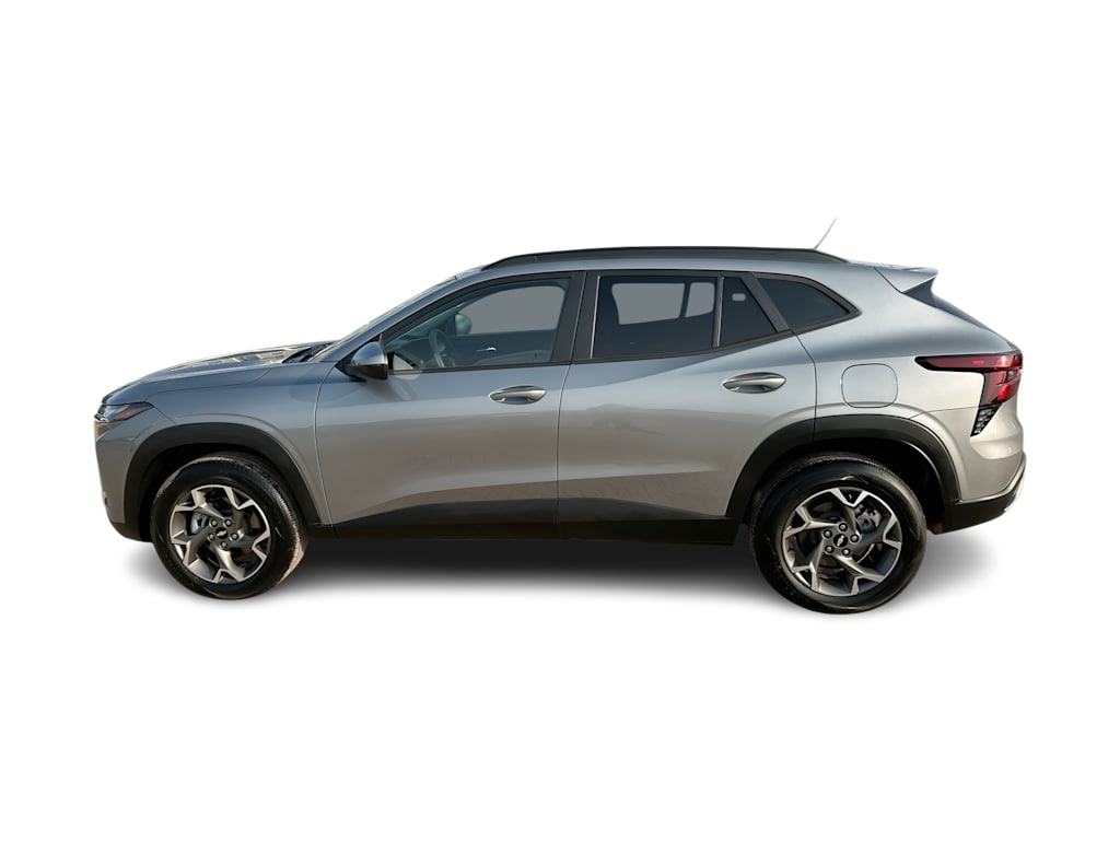Thumbnail: 2025 Chevrolet Trax - 3