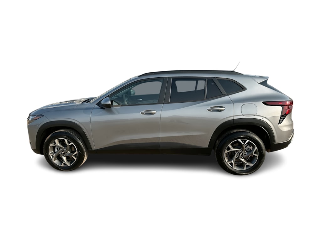 Thumbnail: 2025 Chevrolet Trax - 3