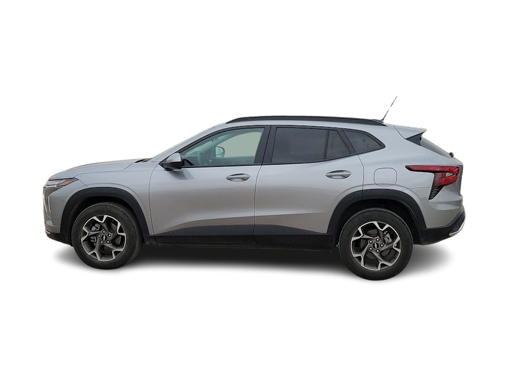 Thumbnail: 2025 Chevrolet Trax - 3