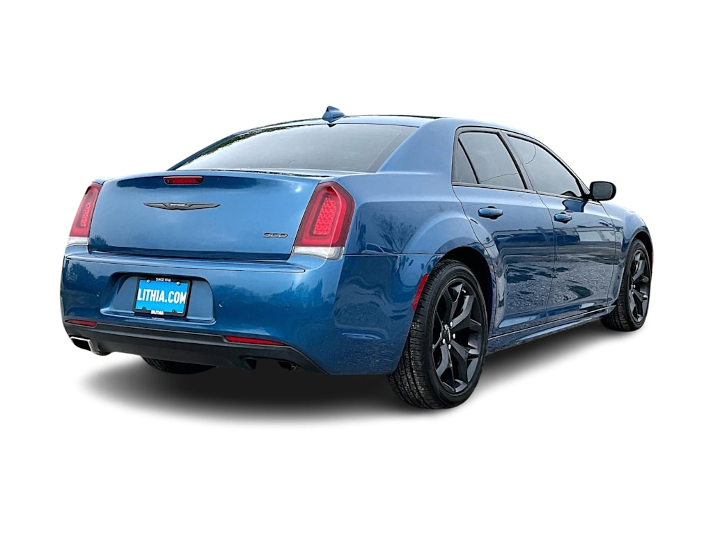 Thumbnail: 2023 Chrysler 300 - 21