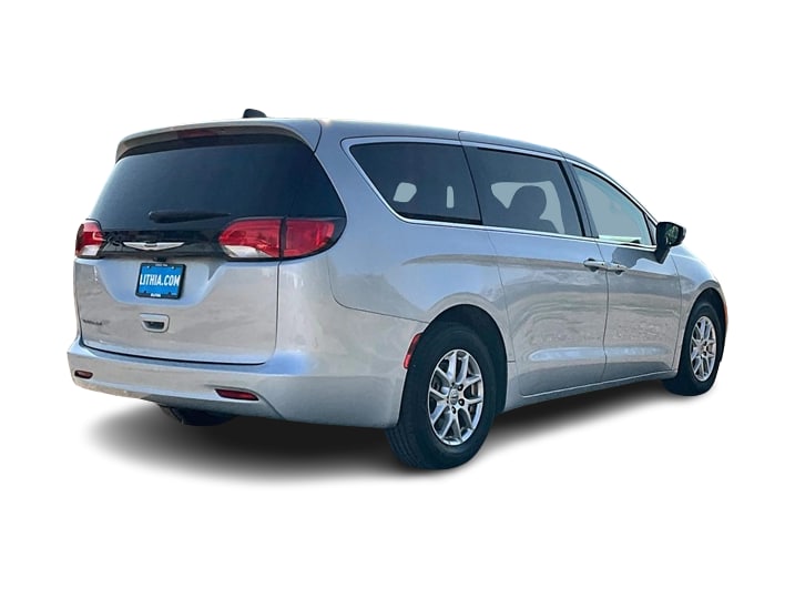 Thumbnail: 2022 Chrysler Voyager - 20