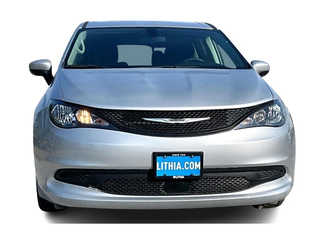 Thumbnail: 2022 Chrysler Voyager - 6