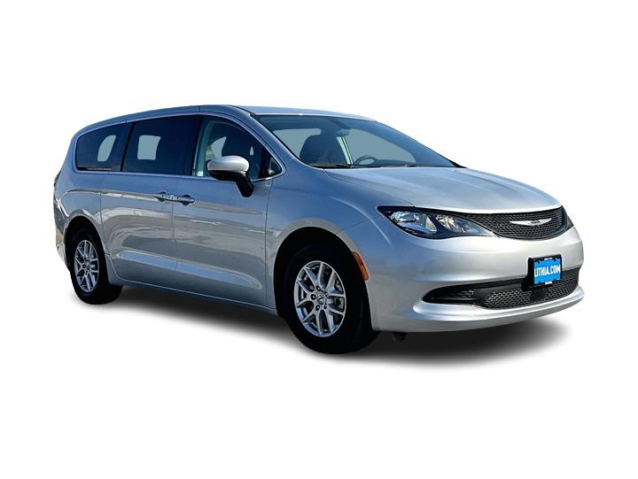 Thumbnail: 2022 Chrysler Voyager - 19