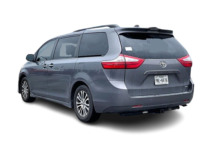 Thumbnail: 2019 Toyota Sienna - 4