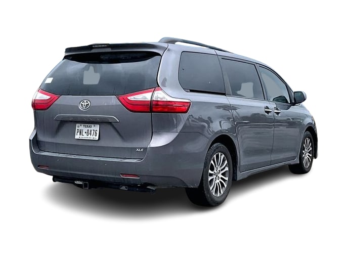 Thumbnail: 2019 Toyota Sienna - 14