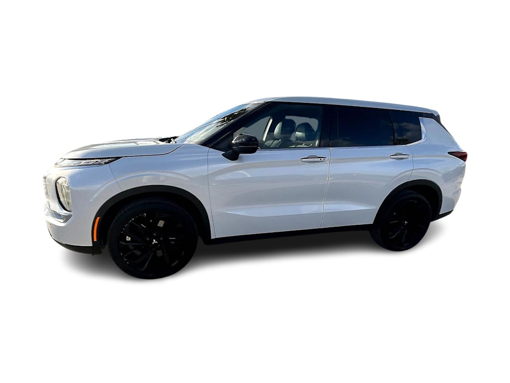 Thumbnail: 2022 Mitsubishi Outlander - 3