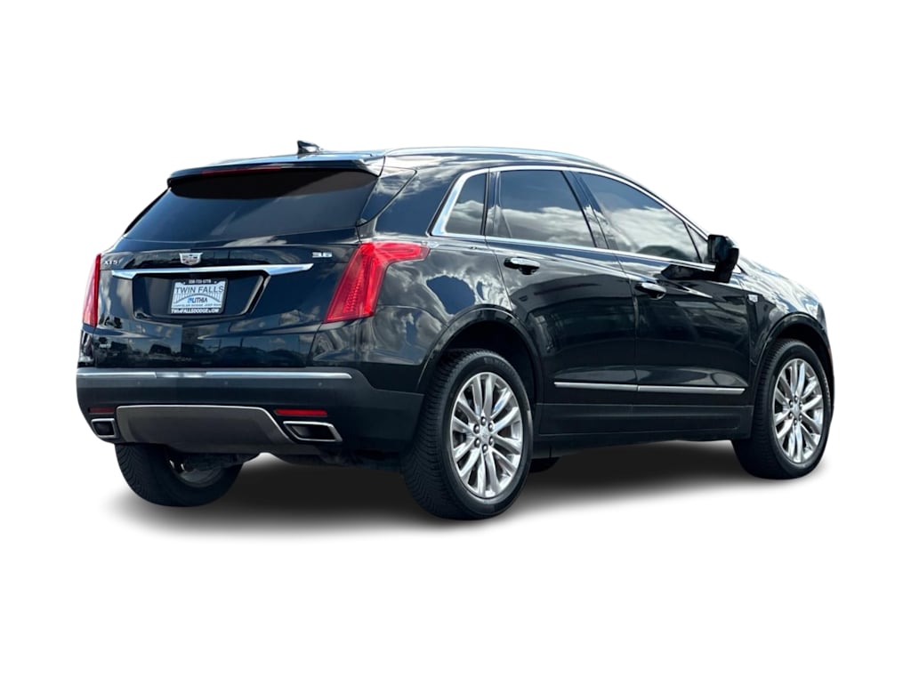 Thumbnail: 2017 Cadillac XT5 - 17