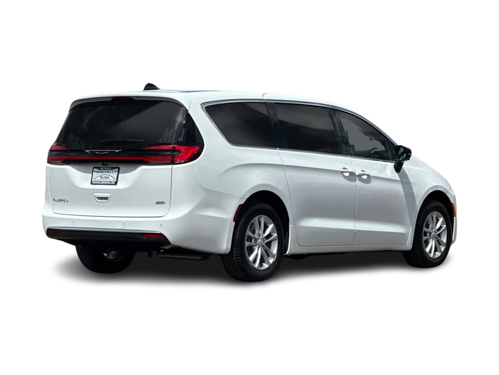 Thumbnail: 2027 Chrysler Pacifica - 17