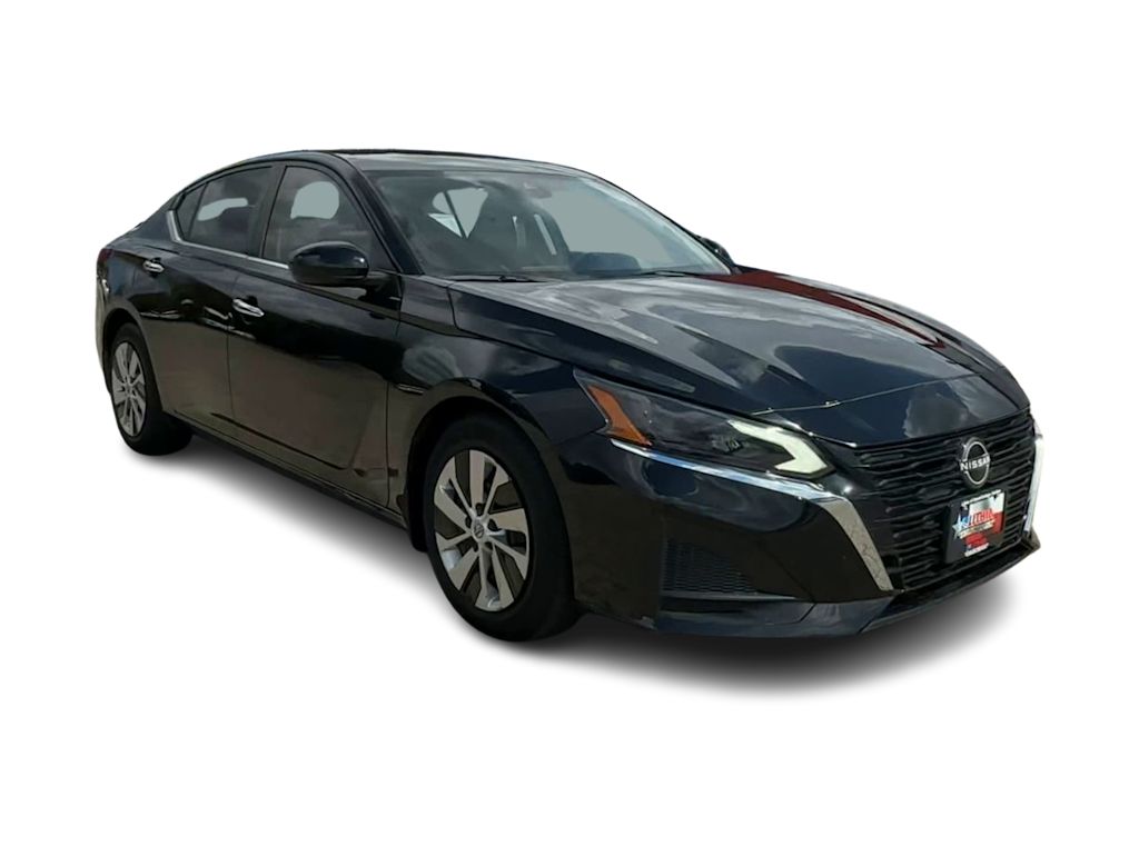 Thumbnail: 2023 Nissan Altima - 18