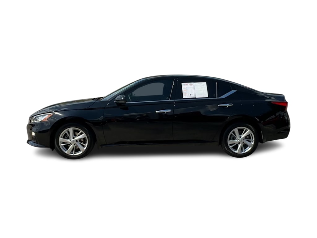 Thumbnail: 2020 Nissan Altima - 18