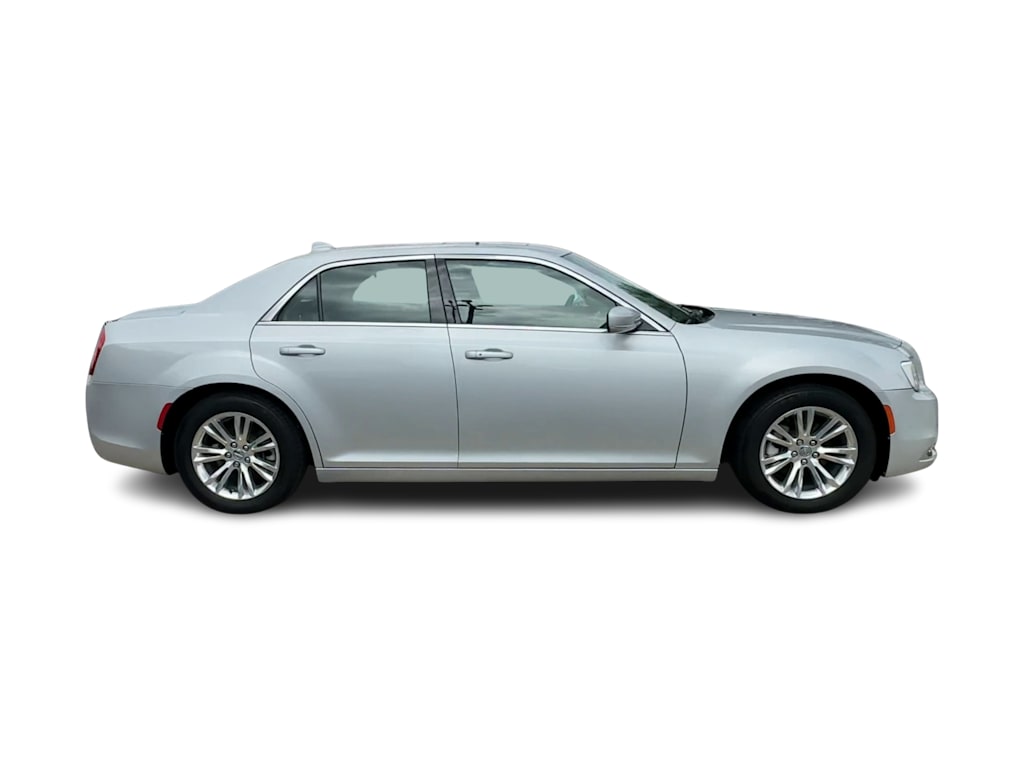 Thumbnail: 2021 Chrysler 300 - 22