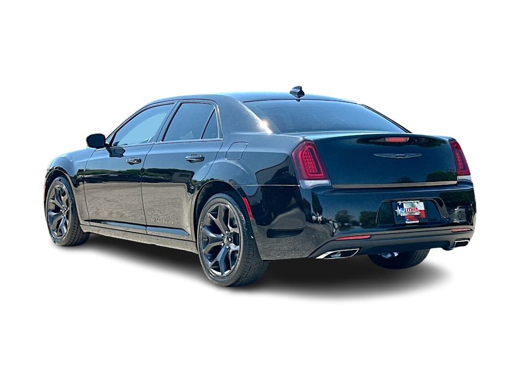 Thumbnail: 2020 Chrysler 300 - 21