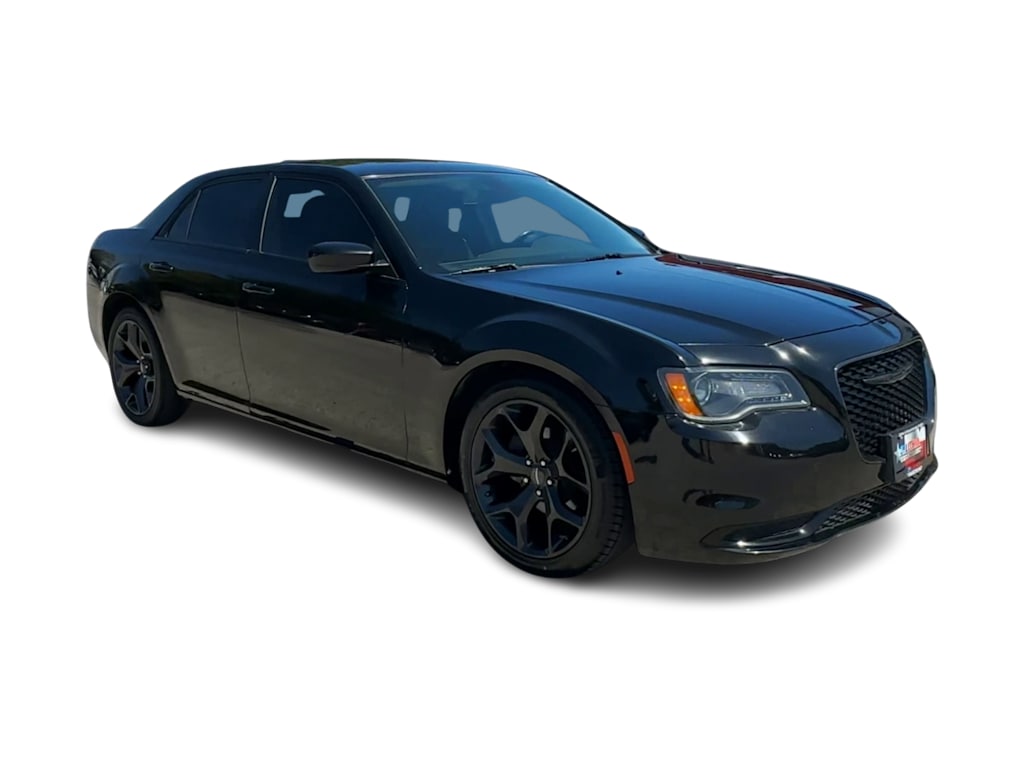 Thumbnail: 2020 Chrysler 300 - 17
