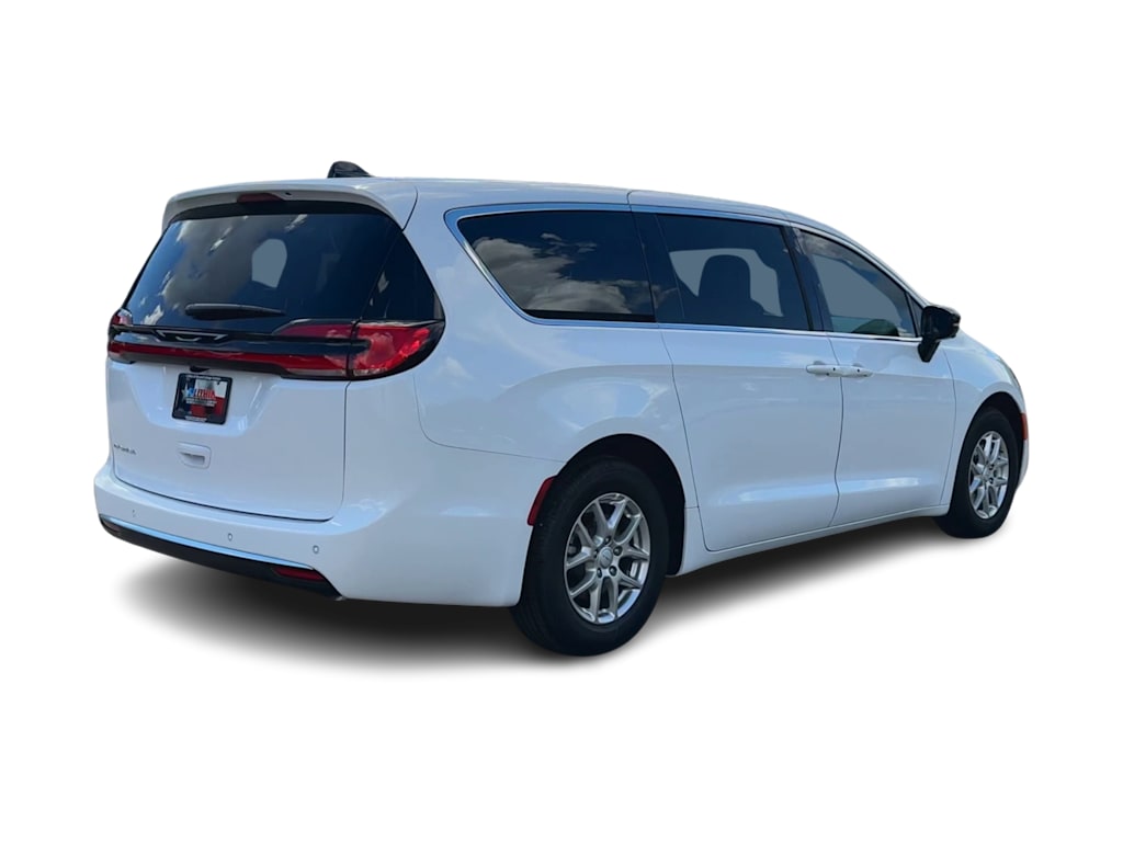 Thumbnail: 2027 Chrysler Pacifica - 22