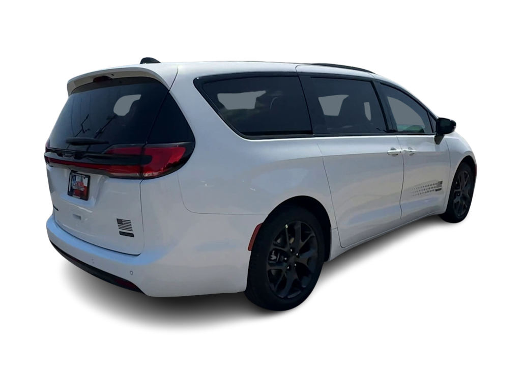 Thumbnail: 2027 Chrysler Pacifica - 21