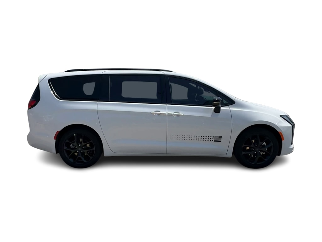 Thumbnail: 2027 Chrysler Pacifica - 22
