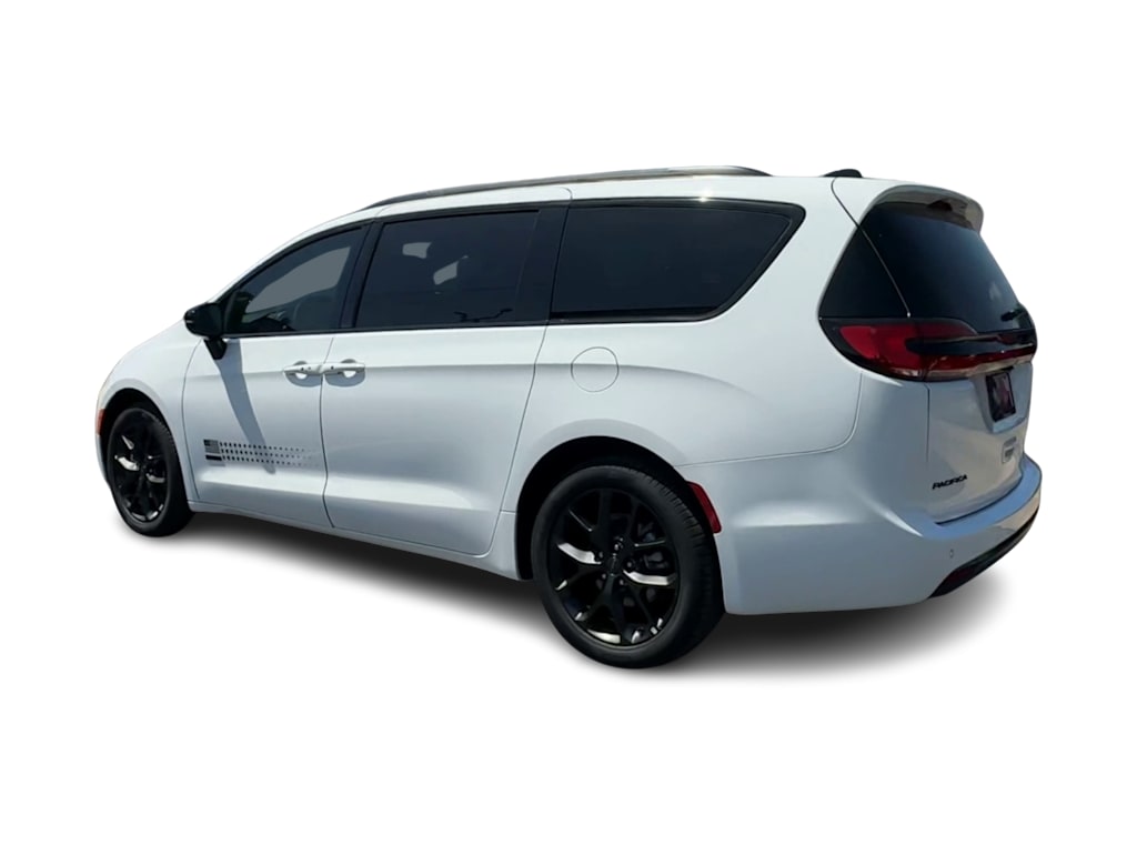 Thumbnail: 2027 Chrysler Pacifica - 4