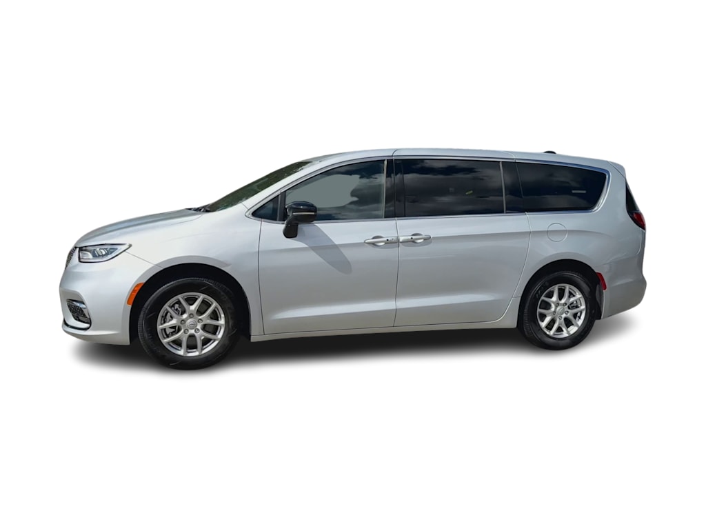Thumbnail: 2026 Chrysler Pacifica - 3