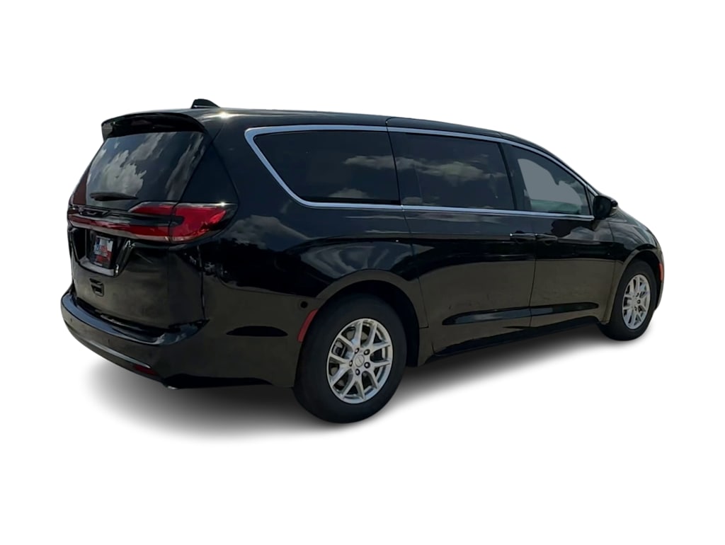 Thumbnail: 2027 Chrysler Pacifica - 22