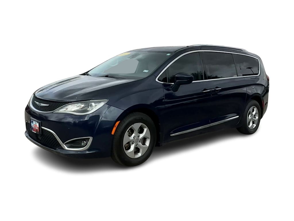 Thumbnail: 2017 Chrysler Pacifica - 3