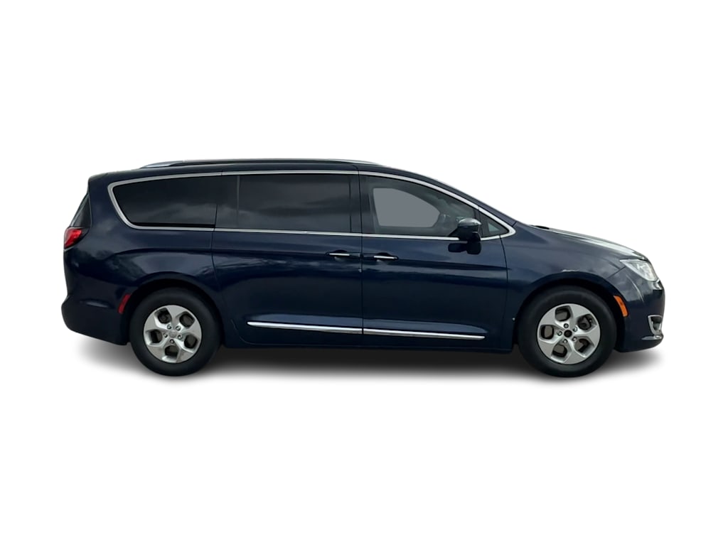 Thumbnail: 2017 Chrysler Pacifica - 21