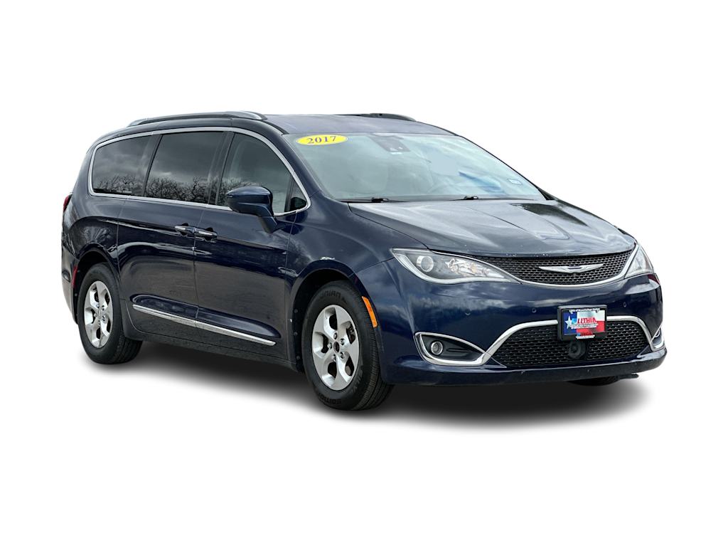Thumbnail: 2017 Chrysler Pacifica - 25