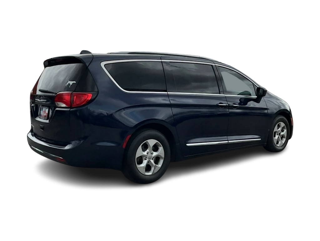 Thumbnail: 2017 Chrysler Pacifica - 20