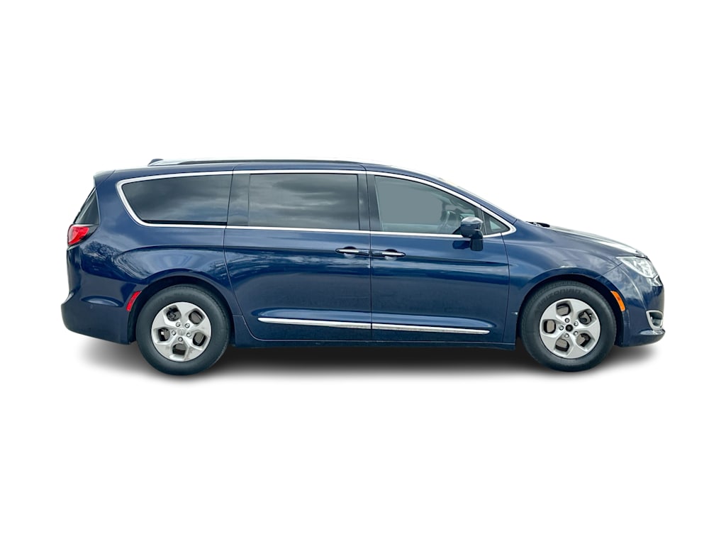 Thumbnail: 2017 Chrysler Pacifica - 24