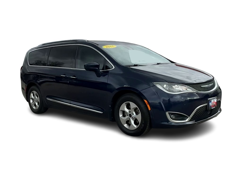 Thumbnail: 2017 Chrysler Pacifica - 18