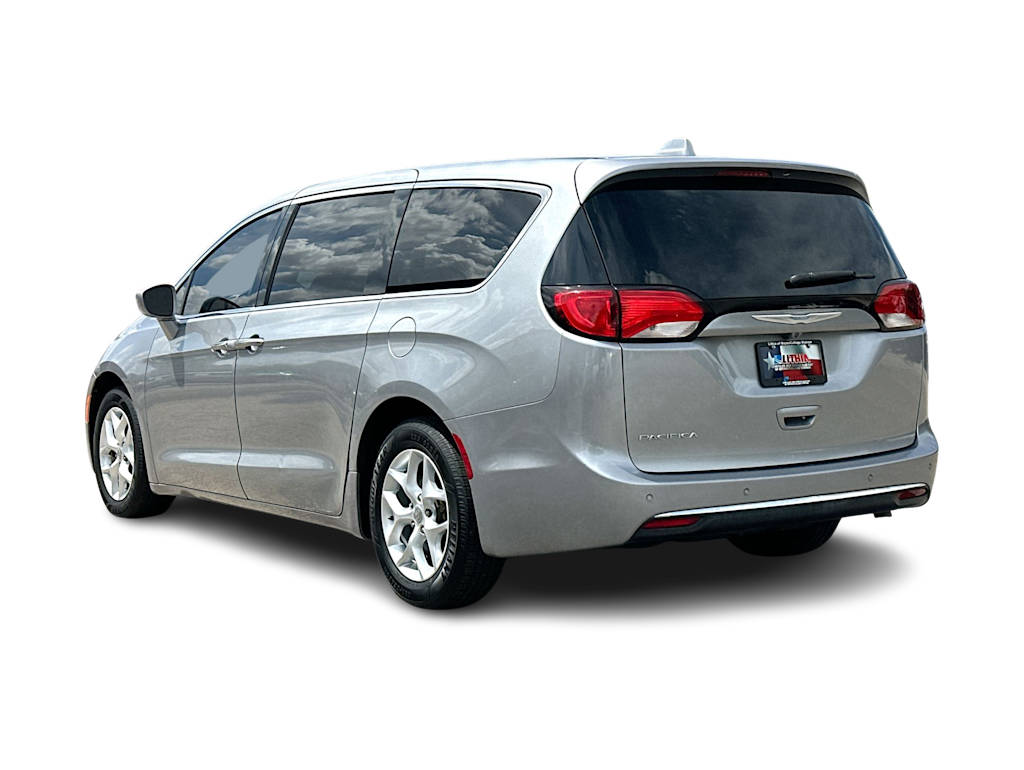 Thumbnail: 2018 Chrysler Pacifica - 24