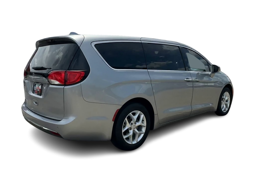 Thumbnail: 2018 Chrysler Pacifica - 20