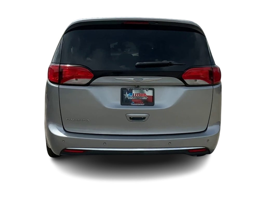Thumbnail: 2018 Chrysler Pacifica - 5