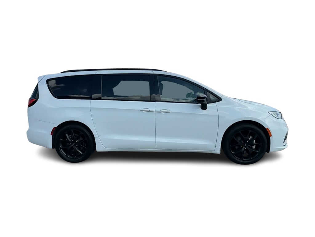 Thumbnail: 2025 Chrysler Pacifica - 21