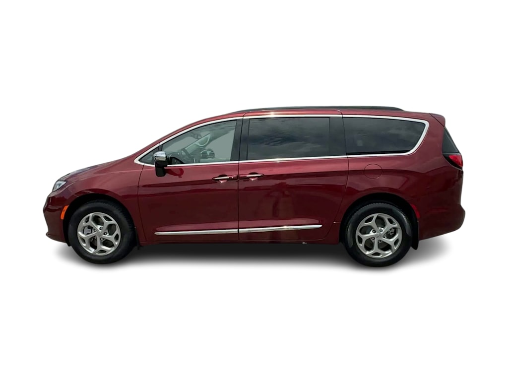 Thumbnail: 2023 Chrysler Pacifica - 3