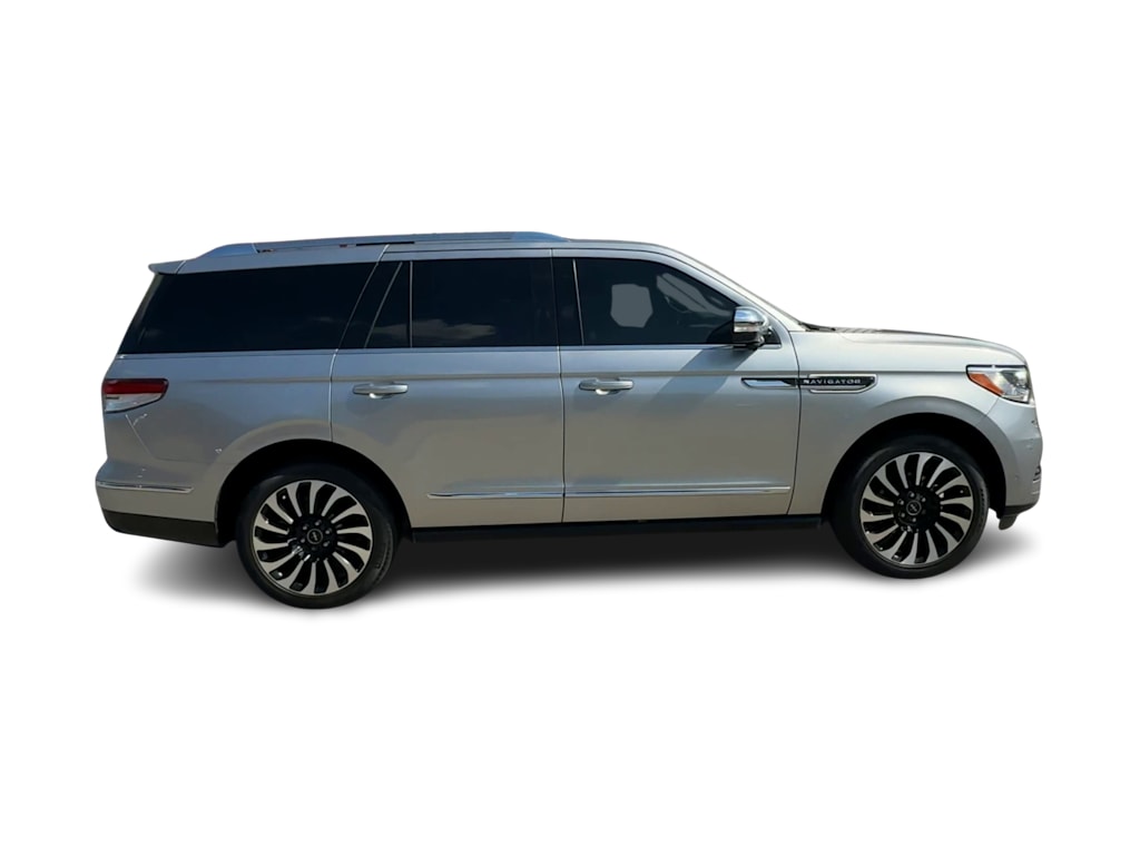 Thumbnail: 2022 Lincoln Navigator - 21