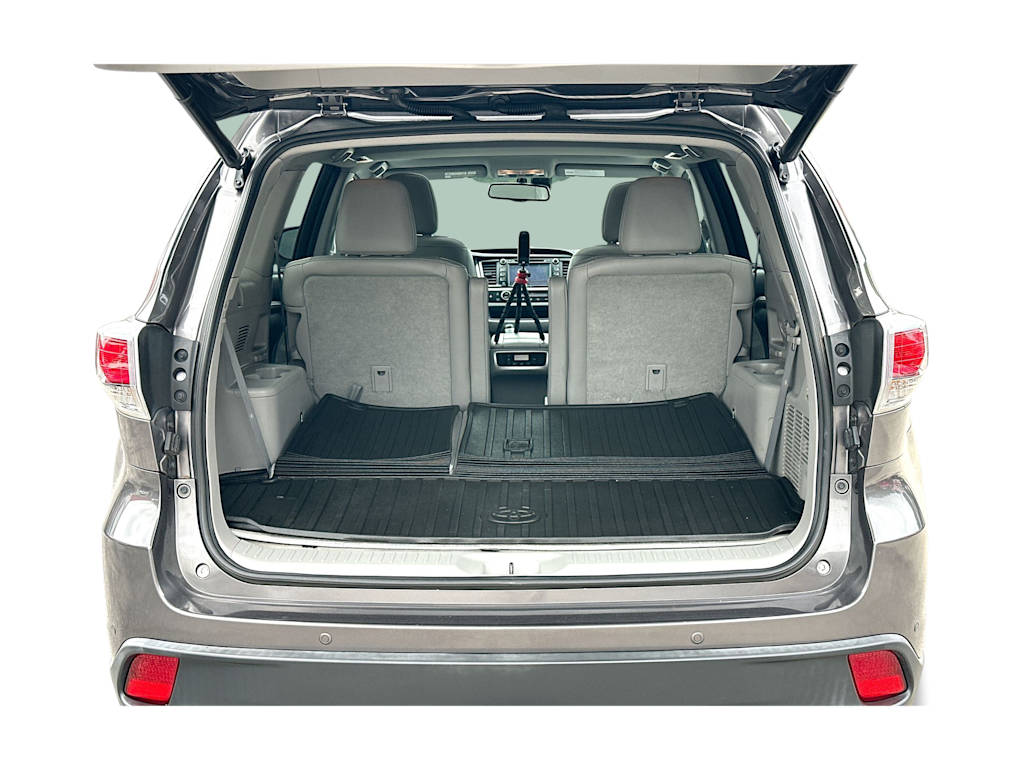 Thumbnail: 2015 Toyota Highlander - 16