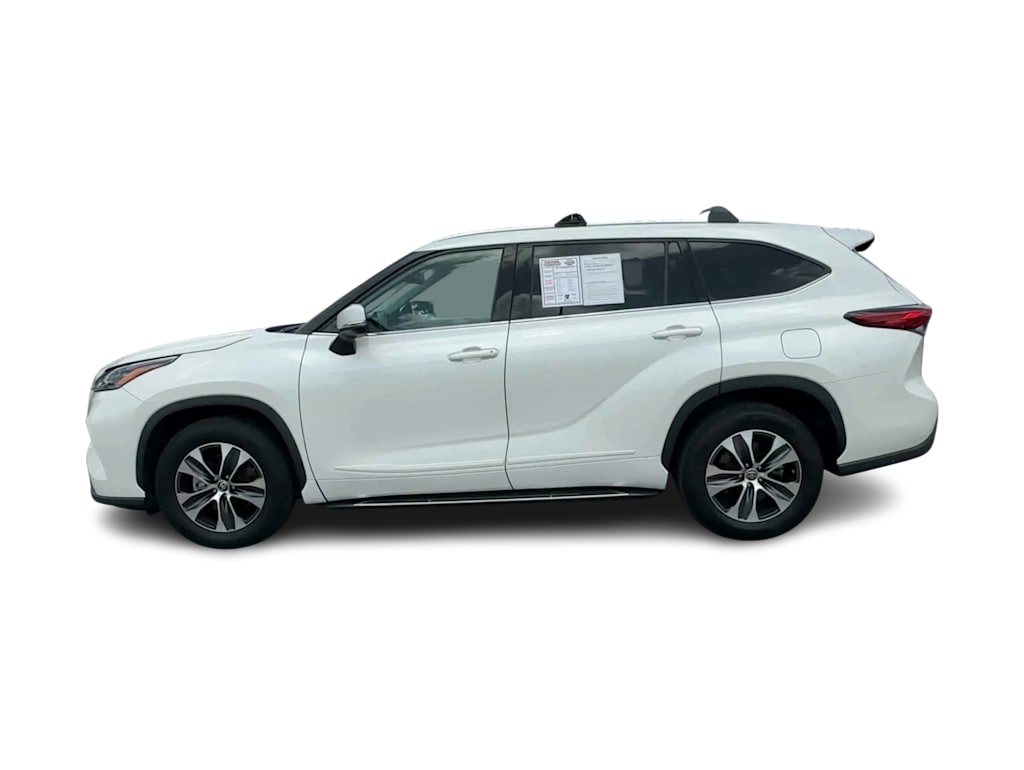 Thumbnail: 2021 Toyota Highlander - 3
