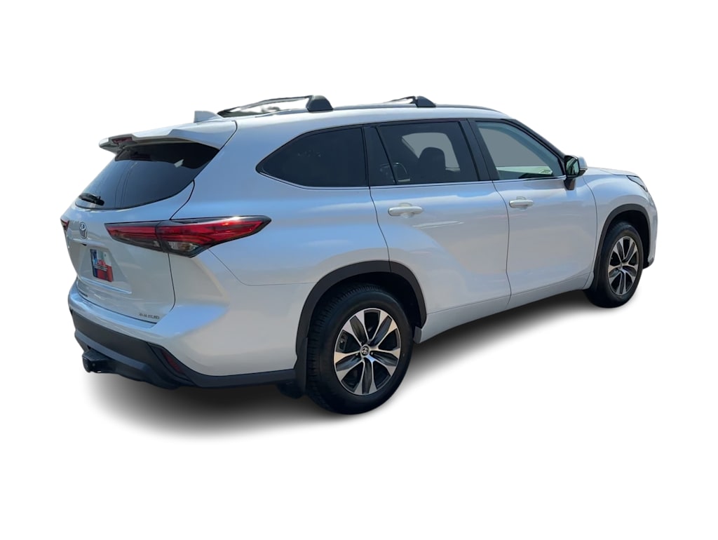 Thumbnail: 2023 Toyota Highlander - 21