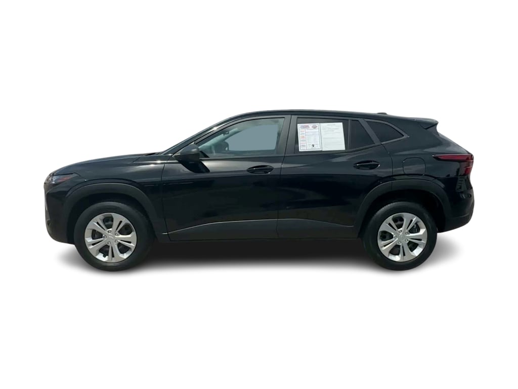 Thumbnail: 2024 Chevrolet Trax - 3