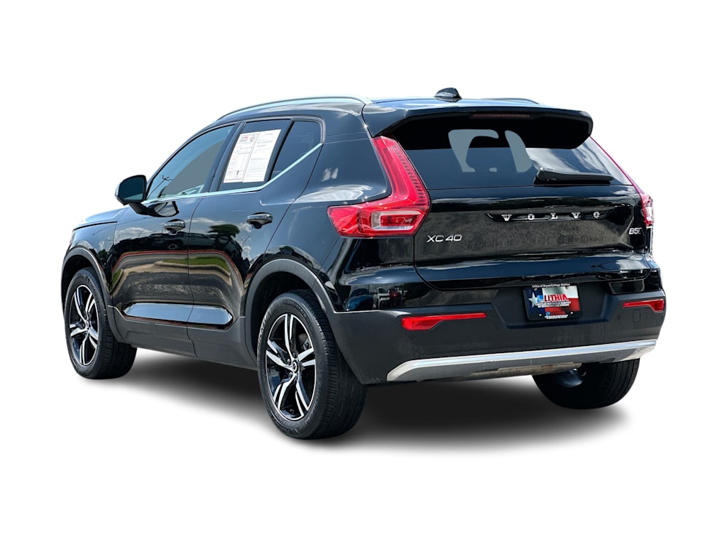 Thumbnail: 2023 Volvo XC40 - 25